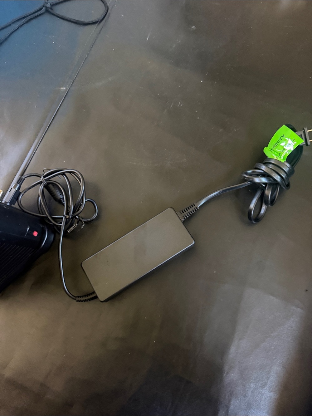 Black Wi‑Fi Gateway Router - High Performance Network Hub - Picture 2 of 9